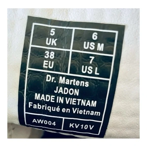 Dr. Martens Platform Boots - Jadon Stud Embossed Silver NWT NEW - Picture 7 of 7